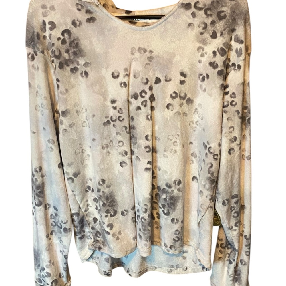 Nicole Miller Relaxed Cream and Gray Long Sleeve Sweatshirt